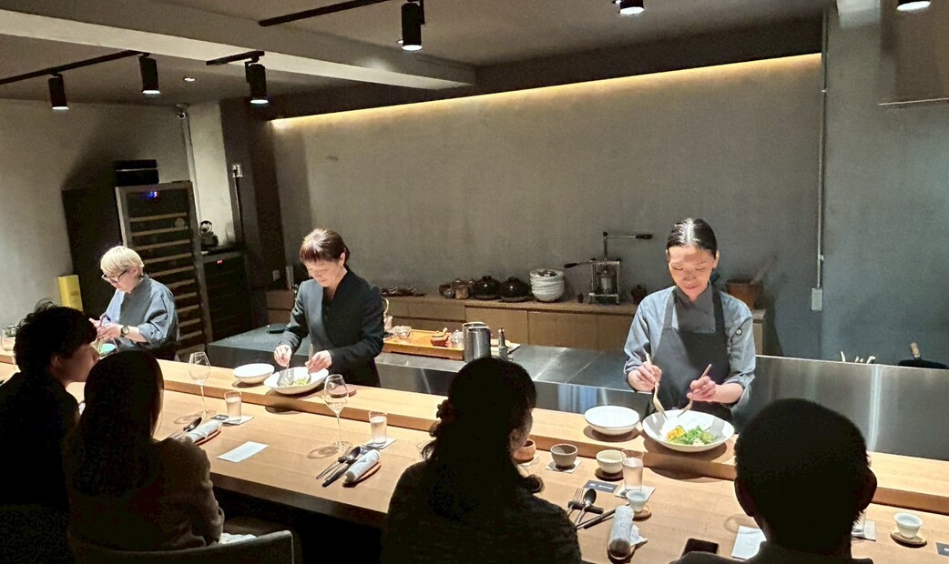 2024年3月 国際女性デー特別企画 / 女性シェフ人気店貸切 「ミシュランガイド東京2026」で新規一つ星獲得のタイ料理の名店＜KHAO / カオ＞