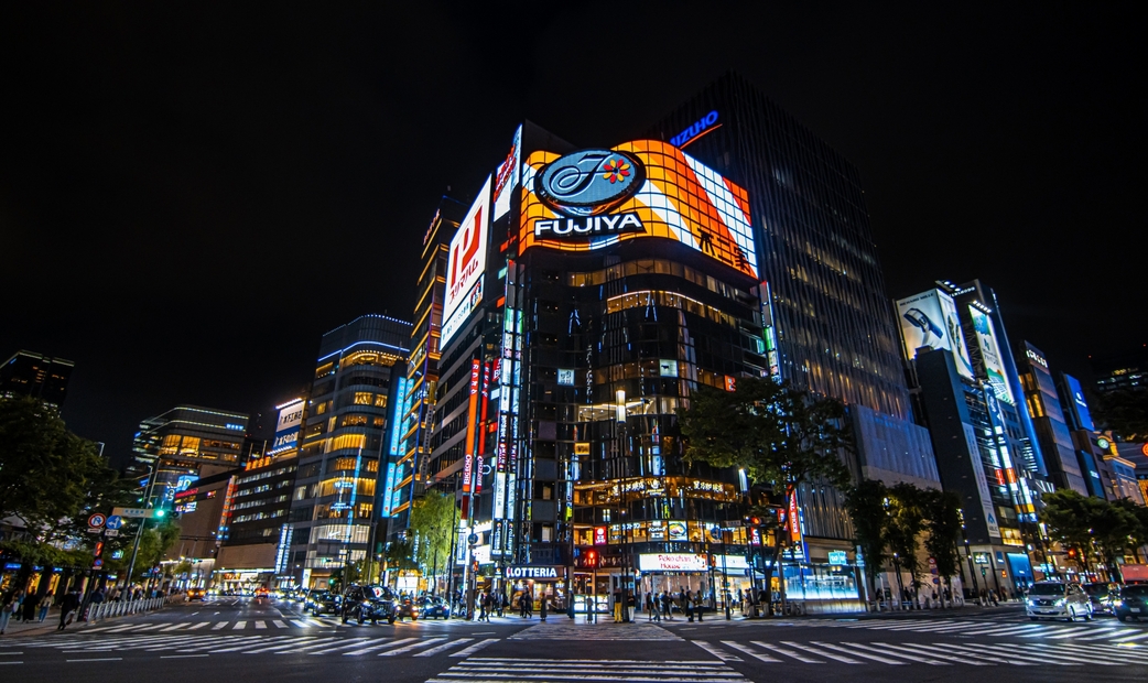 銀座市中心夜晚