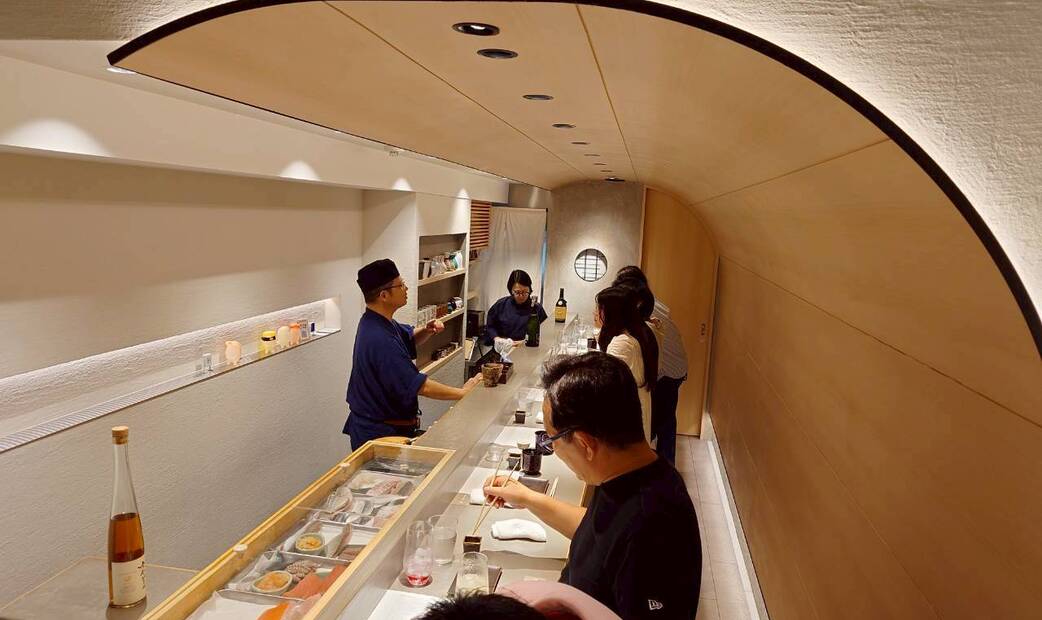 2025年8月 ビブグルマン選出 江戸前寿司の粋をカジュアルに味わえる寿司店「立食い鮨 鮨川」でLight Course, Full Experience特別イベント開催!